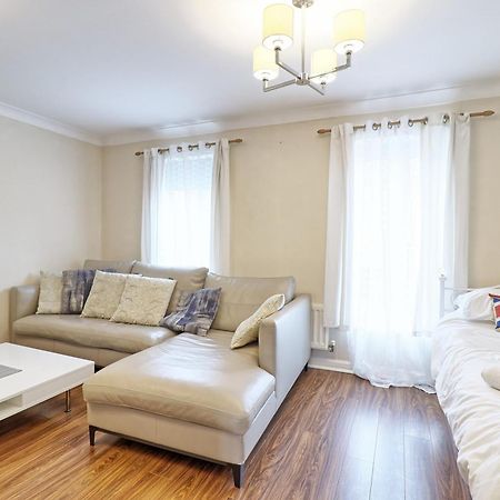 By Buildersbeds - Paignton House 4 Bedrooms Harold Wood Экстерьер фото