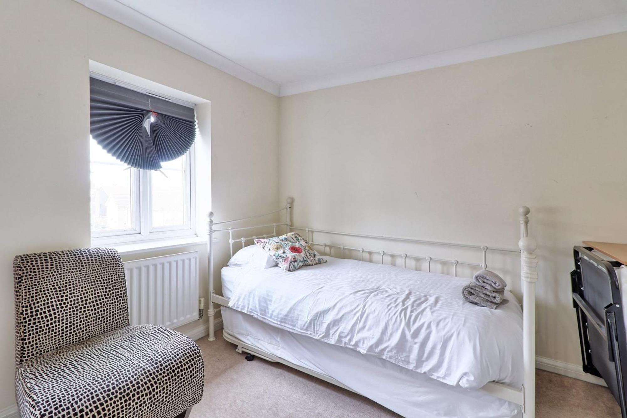 By Buildersbeds - Paignton House 4 Bedrooms Harold Wood Экстерьер фото