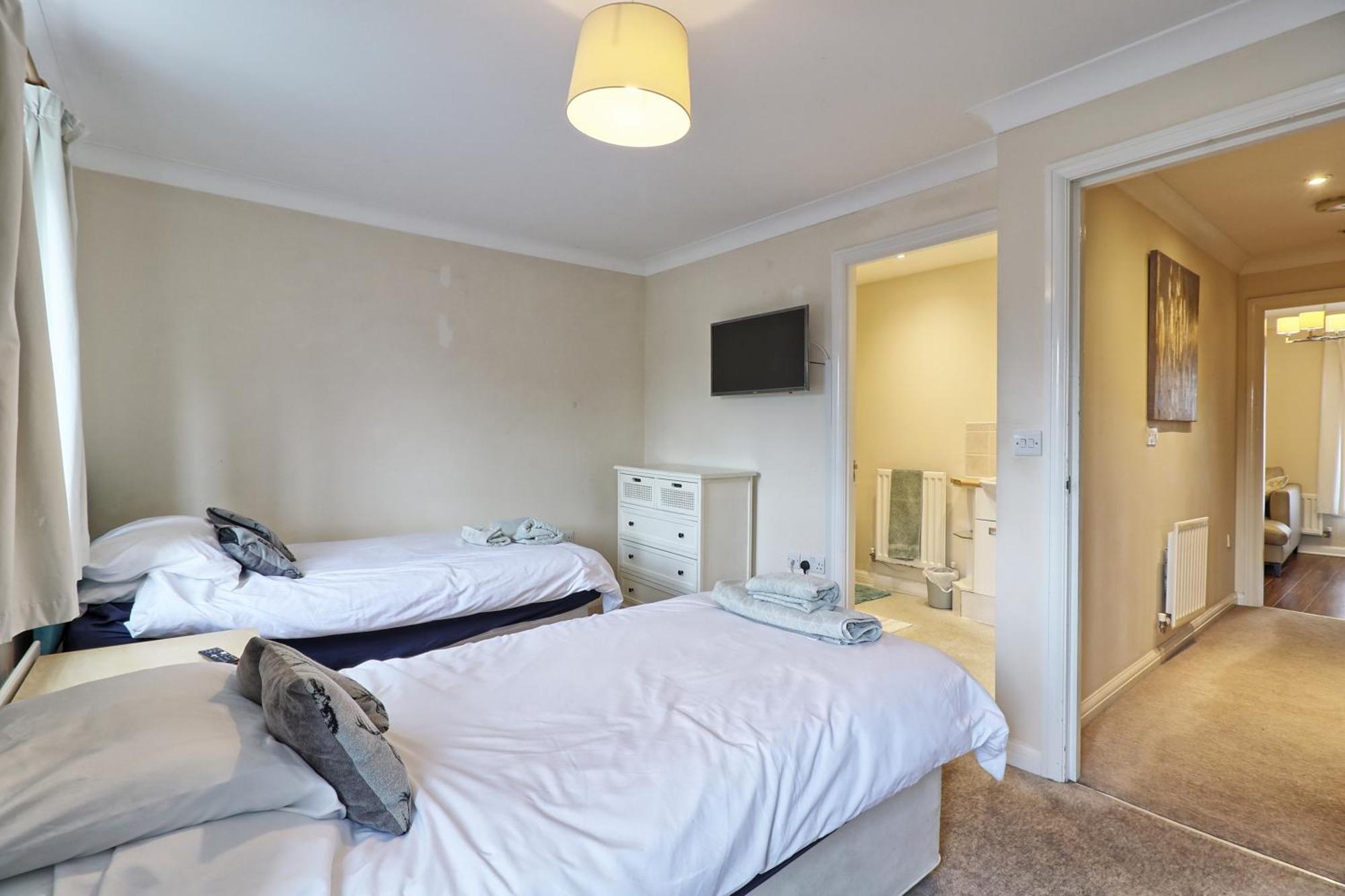 By Buildersbeds - Paignton House 4 Bedrooms Harold Wood Экстерьер фото