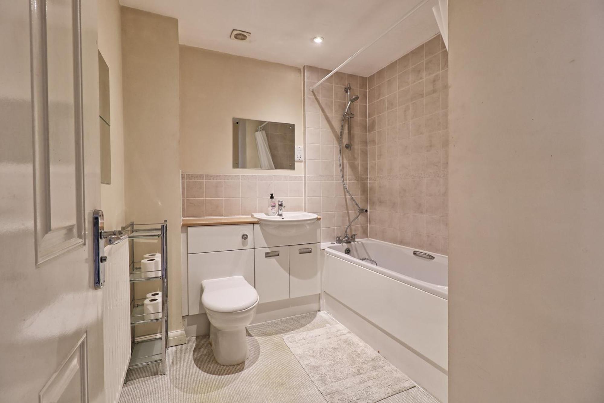 By Buildersbeds - Paignton House 4 Bedrooms Harold Wood Экстерьер фото