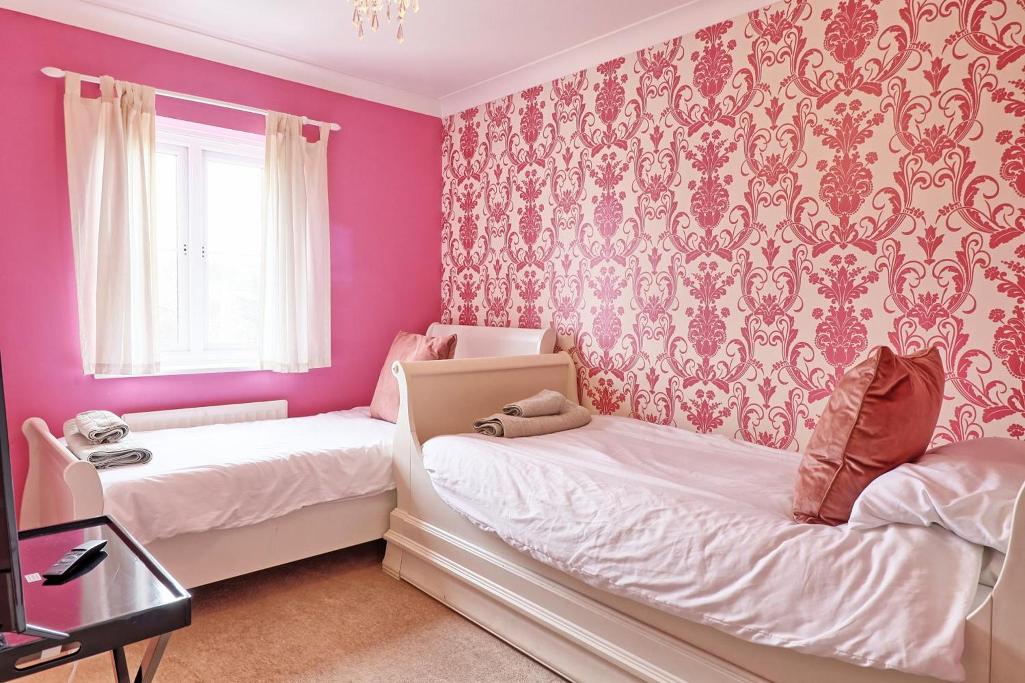 By Buildersbeds - Paignton House 4 Bedrooms Harold Wood Экстерьер фото
