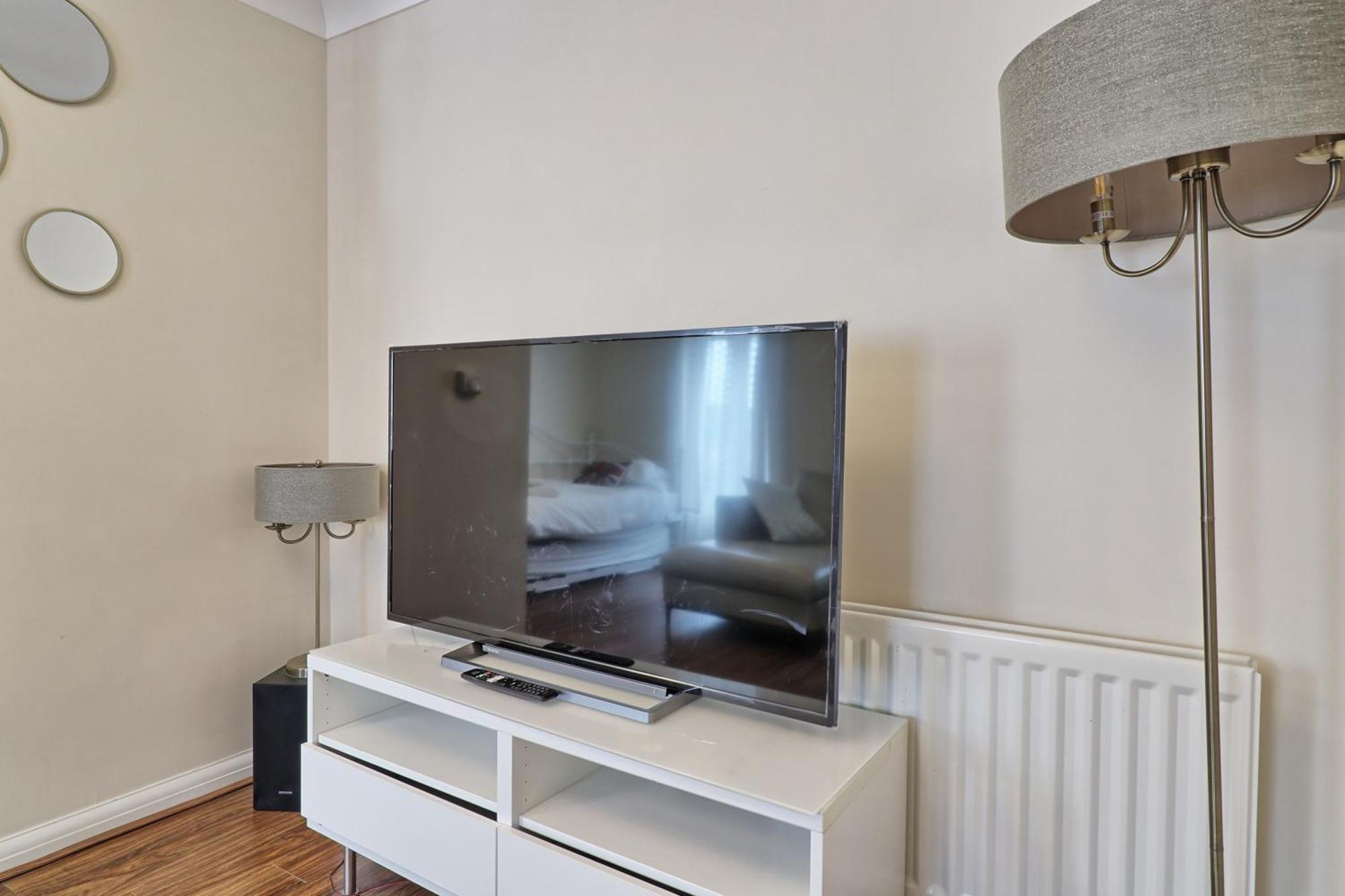 By Buildersbeds - Paignton House 4 Bedrooms Harold Wood Экстерьер фото