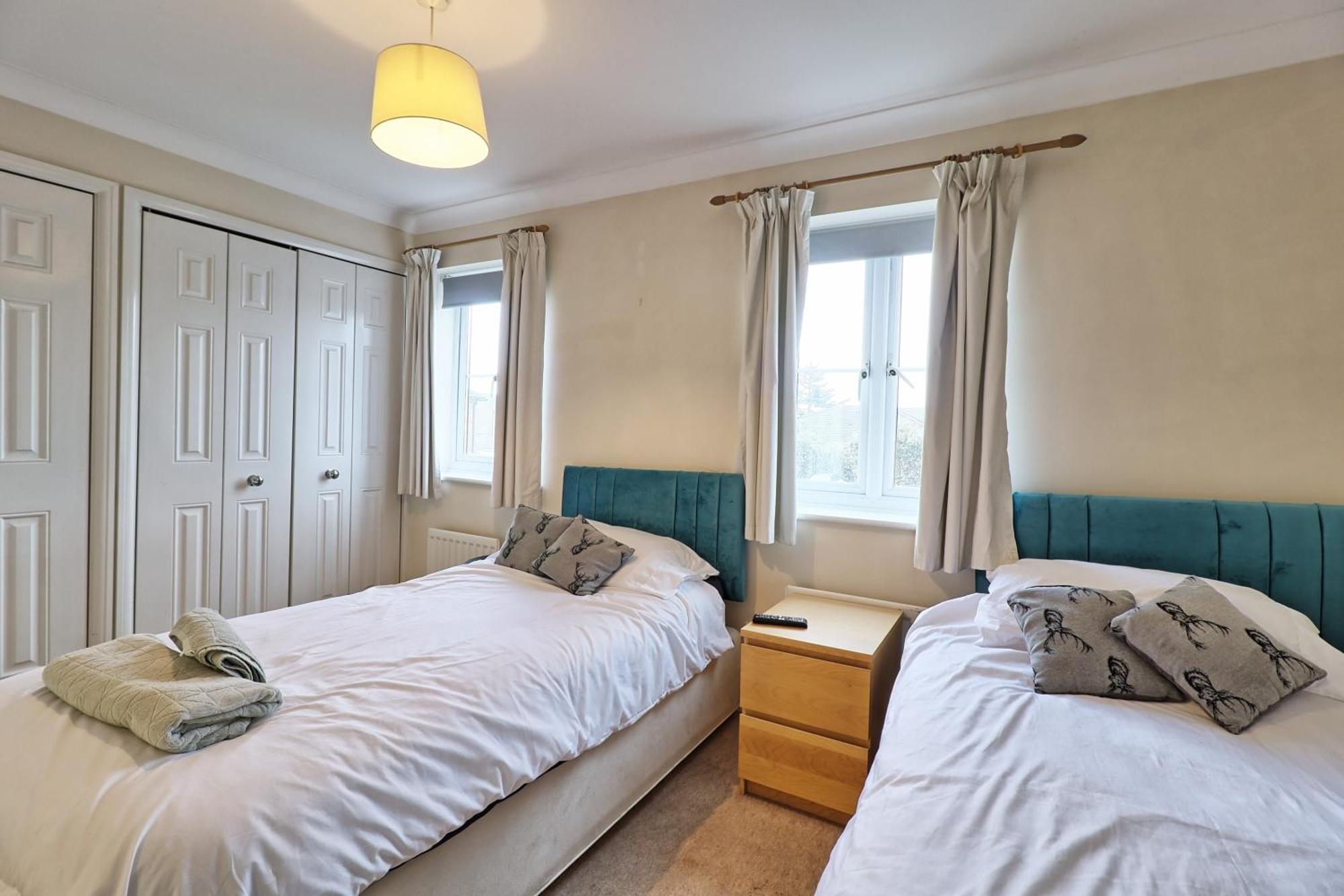By Buildersbeds - Paignton House 4 Bedrooms Harold Wood Экстерьер фото