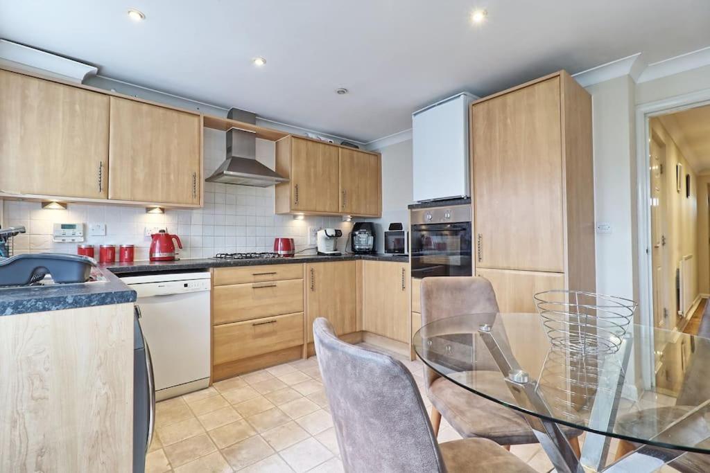 By Buildersbeds - Paignton House 4 Bedrooms Harold Wood Экстерьер фото